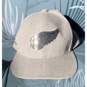 NEW Detroit Red Wings Melonwear Gray Metal Logo TRUCKER BASEBALL HAT CAP
